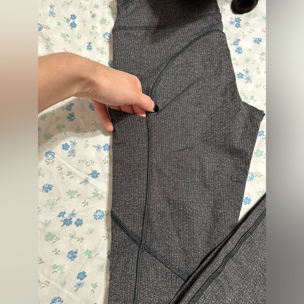 Lululemon Speed Tight V Power Luxtreme Variegated knit Heathered Black Size 4! - Picture 9 of 12